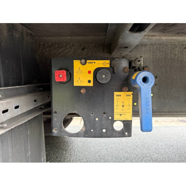 2013 Schmitz Cargobull SCB*S3T-43138390