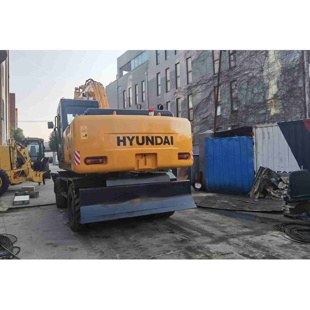 2020 Hyundai R210W-7-43138663