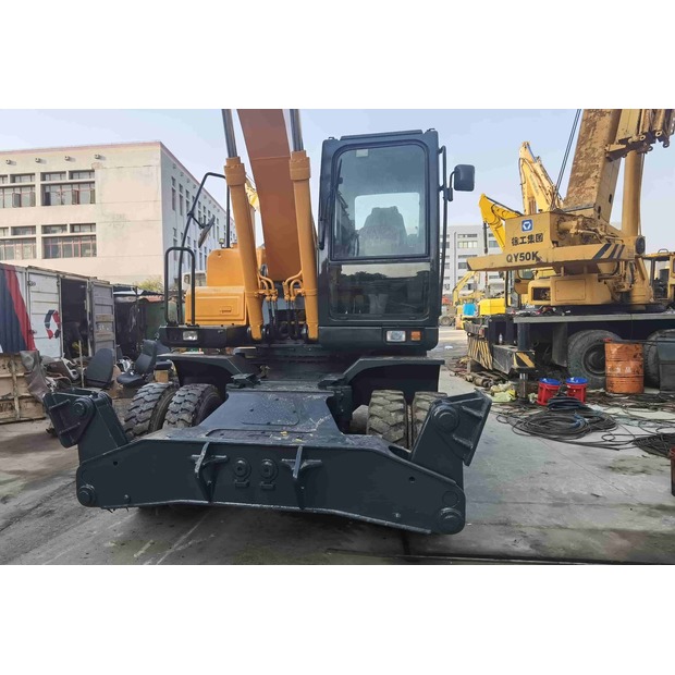 2020 Hyundai R210W-7-43138669