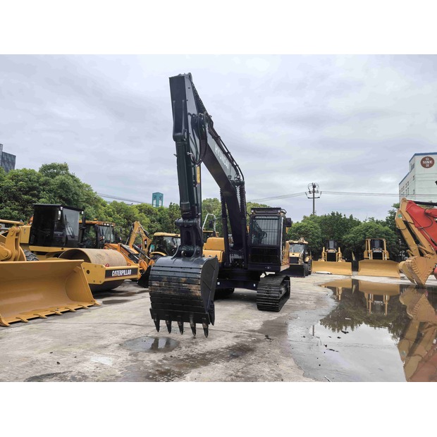 2021 Hyundai R220LC-9S-43138670