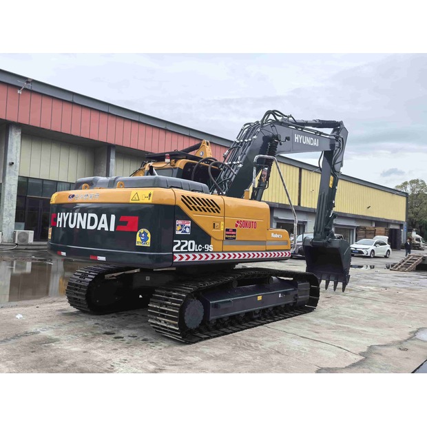 2021 Hyundai R220LC-9S-43138676