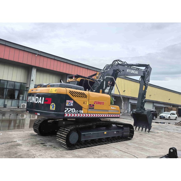 2021 Hyundai R220LC-9S-43138677