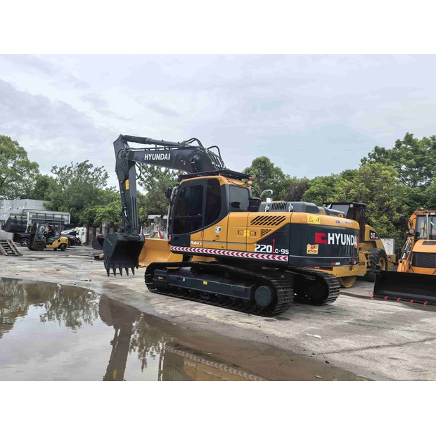 2021 Hyundai R220LC-9S-43138681