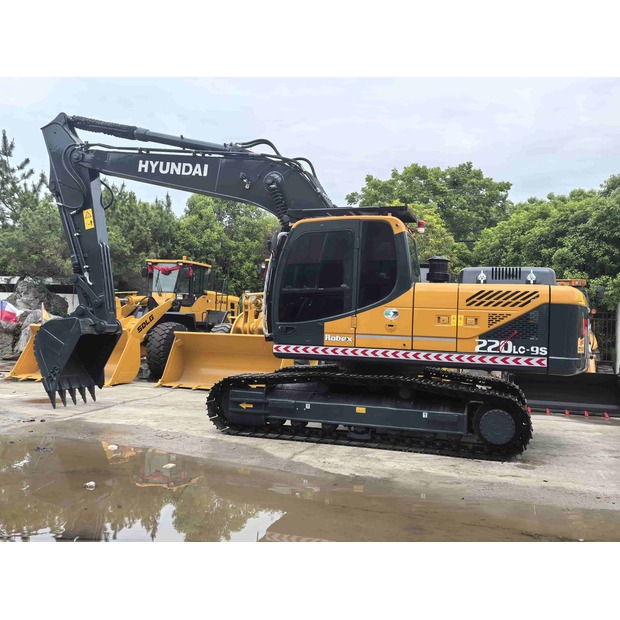 2021 Hyundai R220LC-9S-43138683