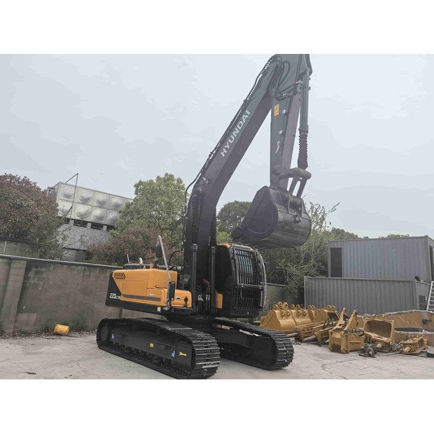 2021 Hyundai R220LC-9S-43138686