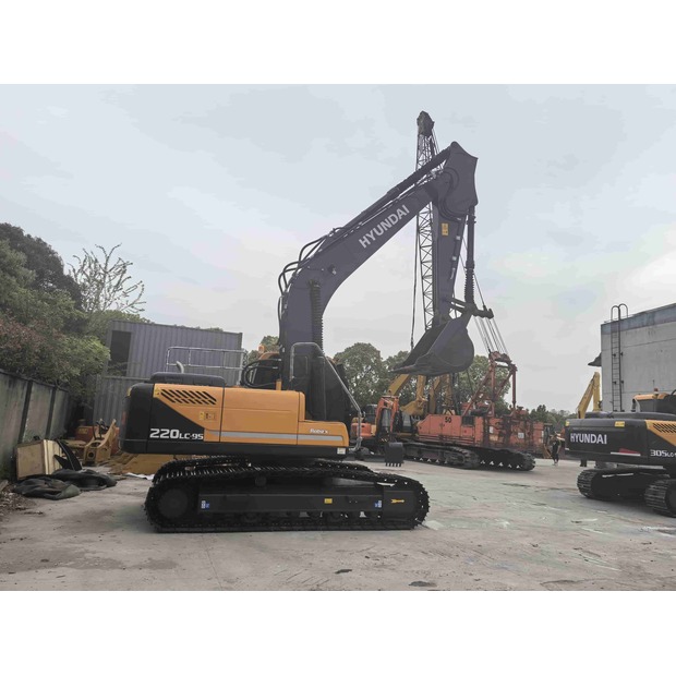 2021 Hyundai R220LC-9S-43138688