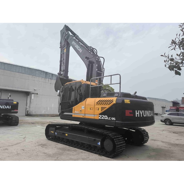2021 Hyundai R220LC-9S-43138691