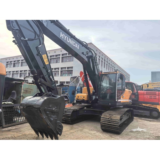 2021 Hyundai R225LC-9T-43138694