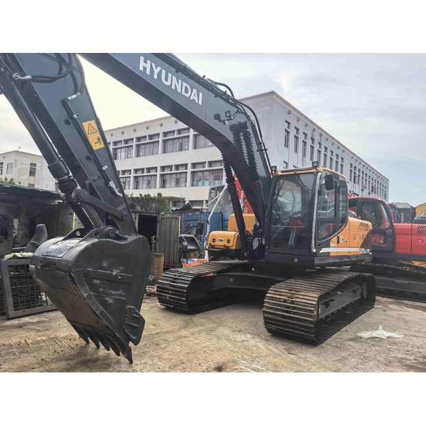 2021 Hyundai R225LC-9T-43138695