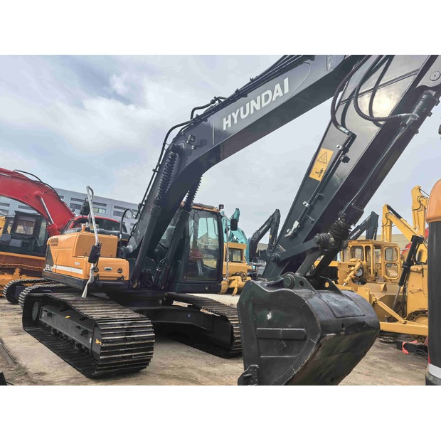 2021 Hyundai R225LC-9T-43138698