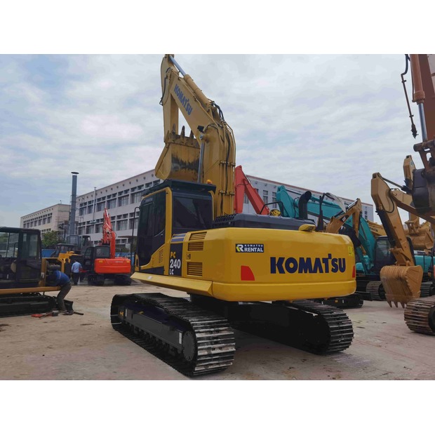2021 Komatsu PC240LC-43138712