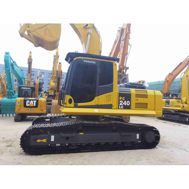 2021 Komatsu PC240LC-43138716
