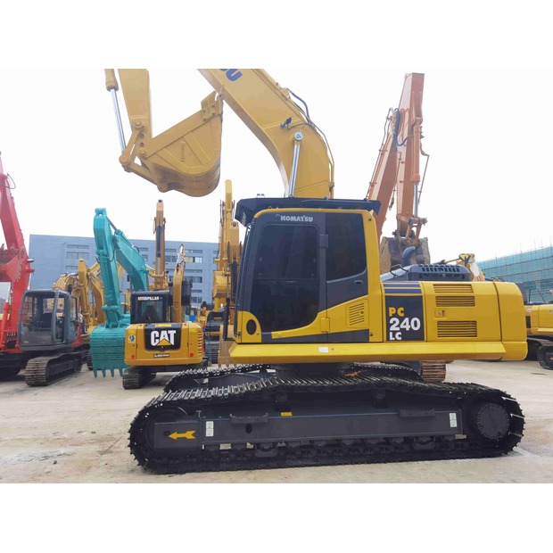 2021 Komatsu PC240LC-43138717
