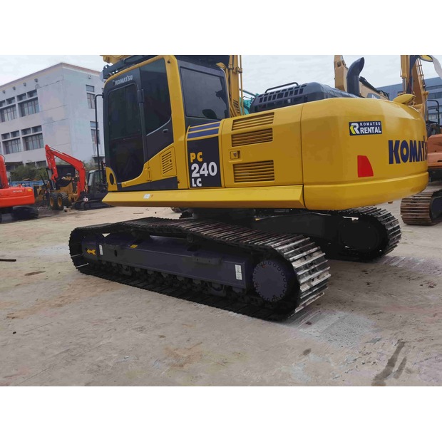 2021 Komatsu PC240LC-43138718