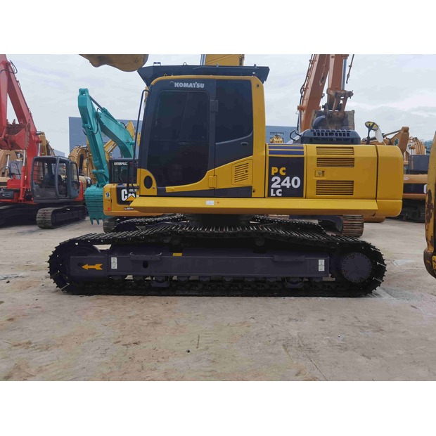 2021 Komatsu PC240LC-43138719