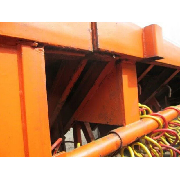 1977 إي كيه دبليو OTHERS-43138779