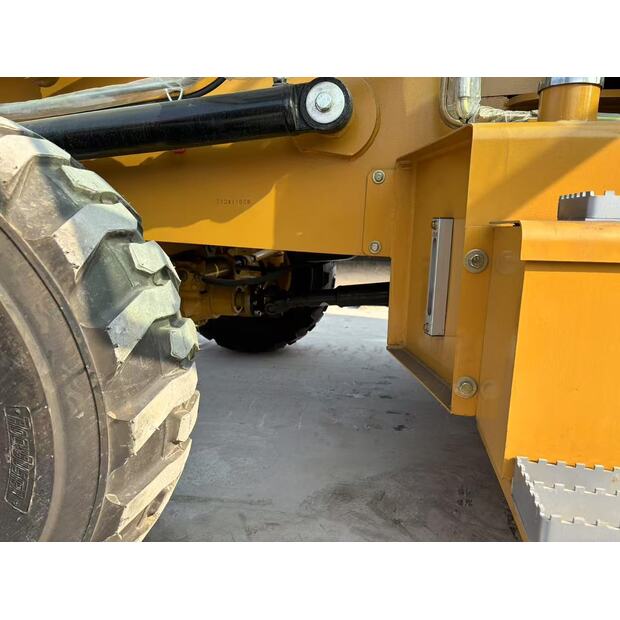 2024 Caterpillar 420F2-43157735