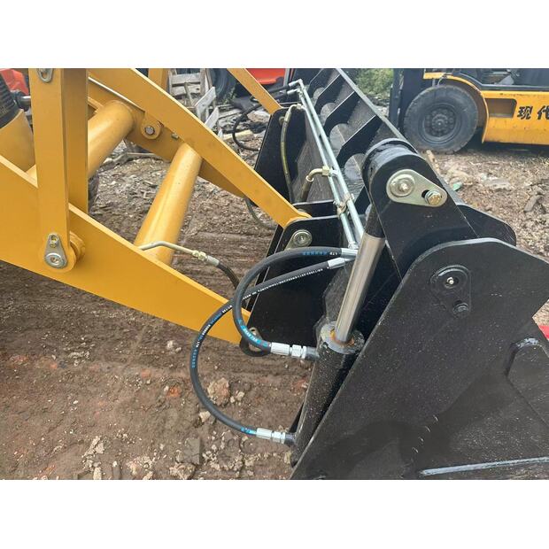 2024 Caterpillar 450F-43157782