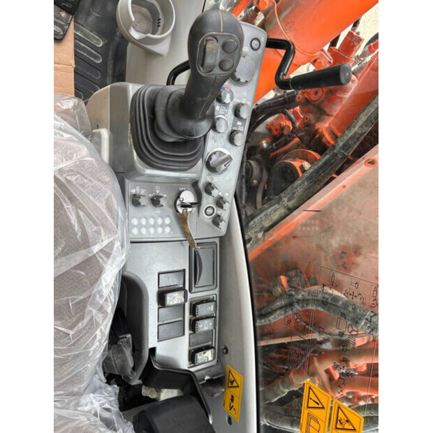 2014 هيتاشى ZX140W-5B-43158636