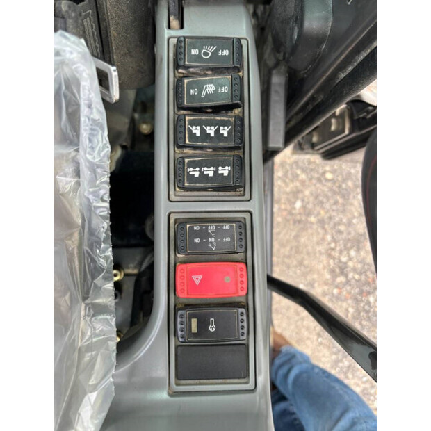 2014 هيتاشى ZX140W-5B-43158637