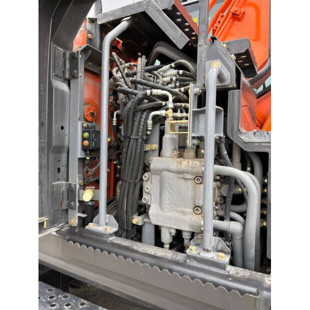 2014 هيتاشى ZX140W-5B-43158640