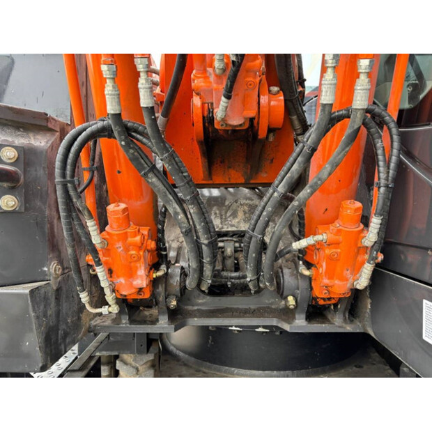 2014 هيتاشى ZX140W-5B-43158641