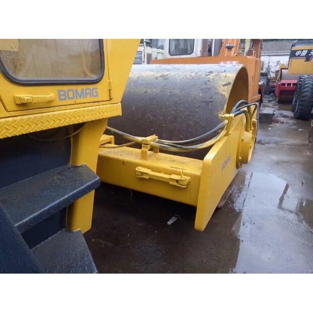 2017 BOMAG BW213D-43166859