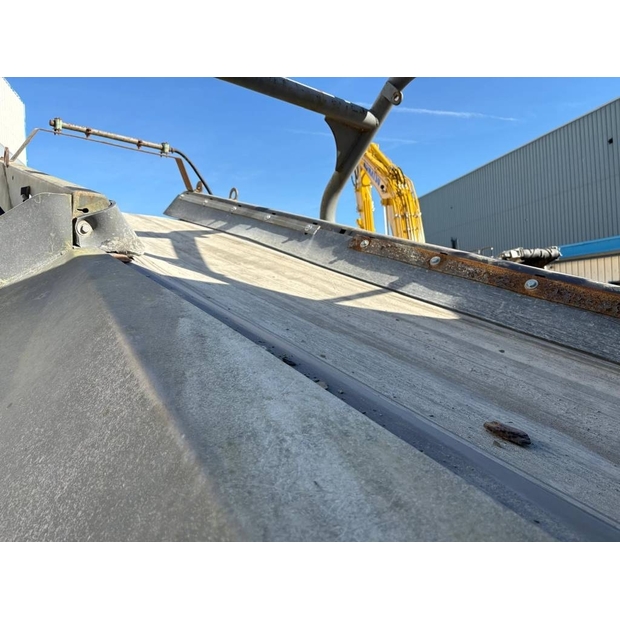 2003 ميتسو LT105-43172899