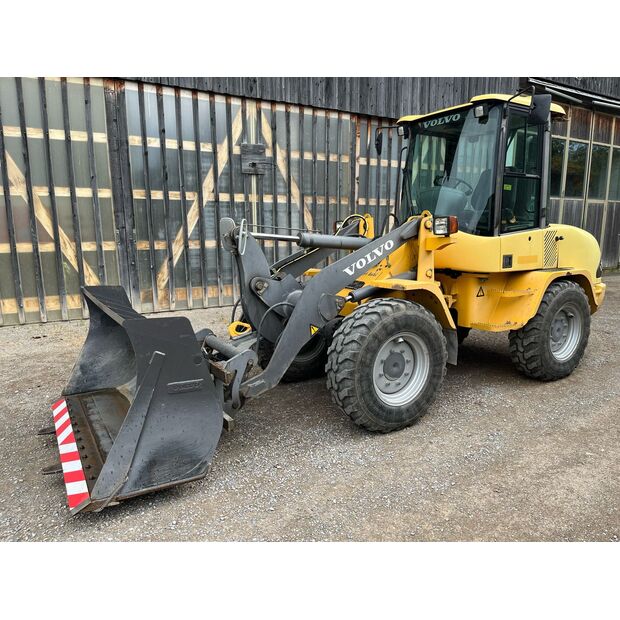 1999 فولفو L30Z-43174908