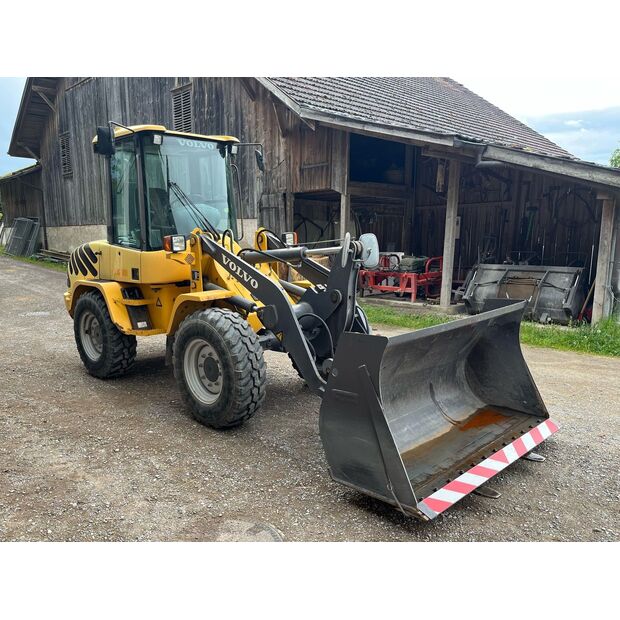 1999 فولفو L30Z-43174910