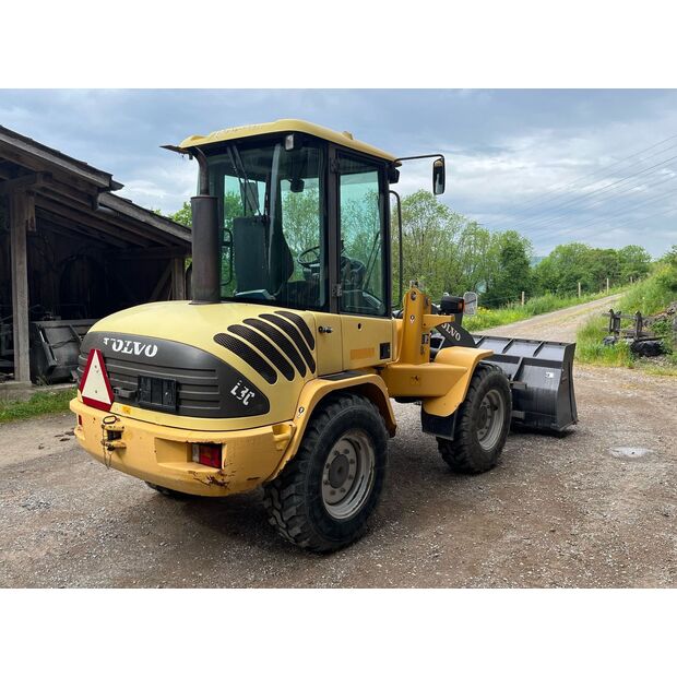 1999 فولفو L30Z-43174911