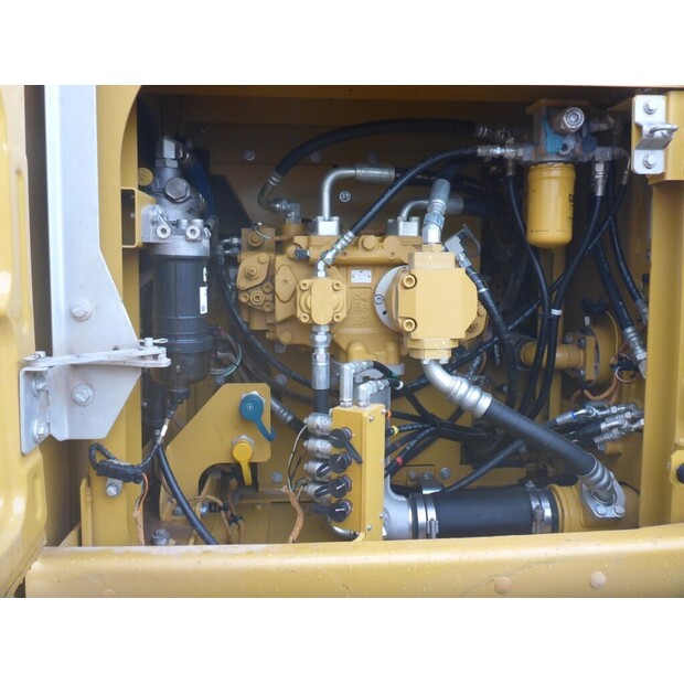 2017 كاتربيلر 323FL-43174982