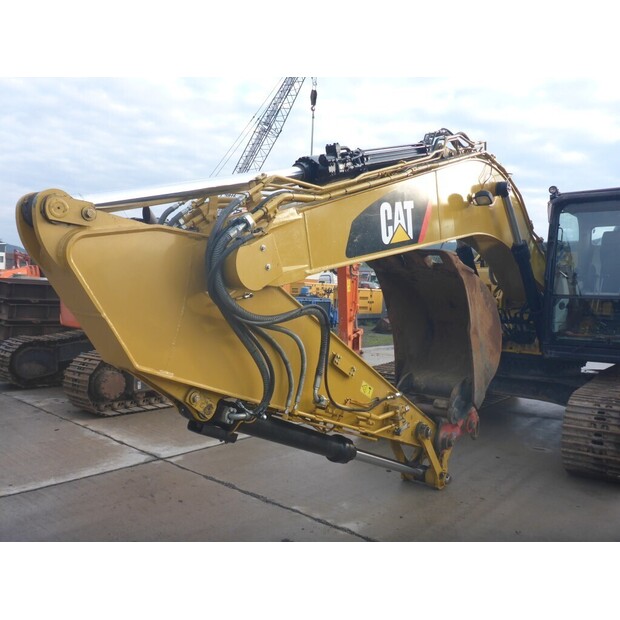 2017 كاتربيلر 323FL-43174983