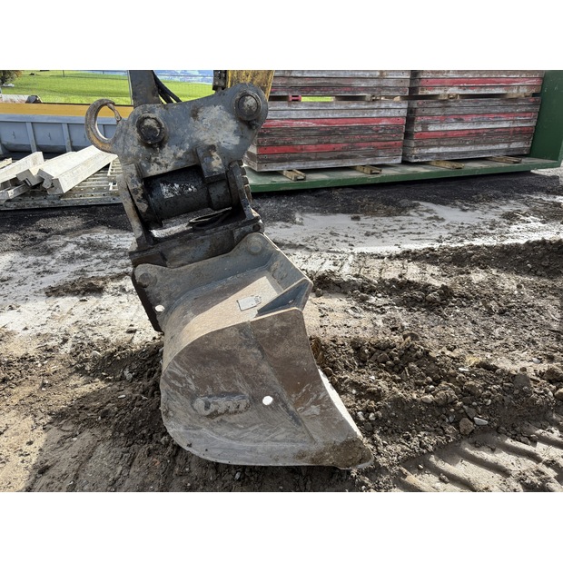 2011 نيو هولاند E235BSR-2-43175091