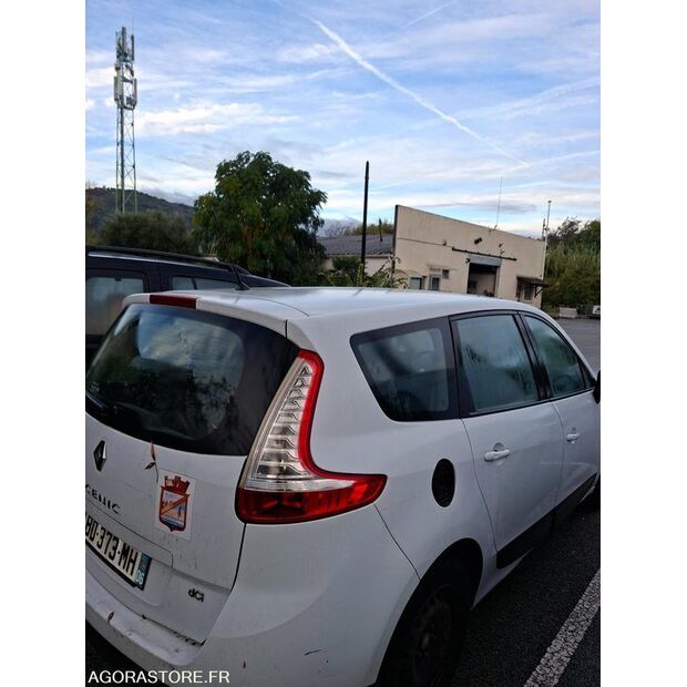 2010 Renault Megane-43182642