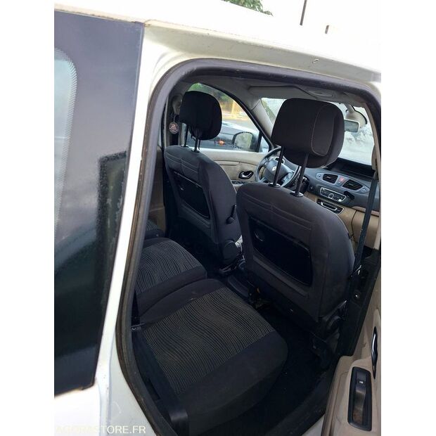 2010 Renault Megane-43182644