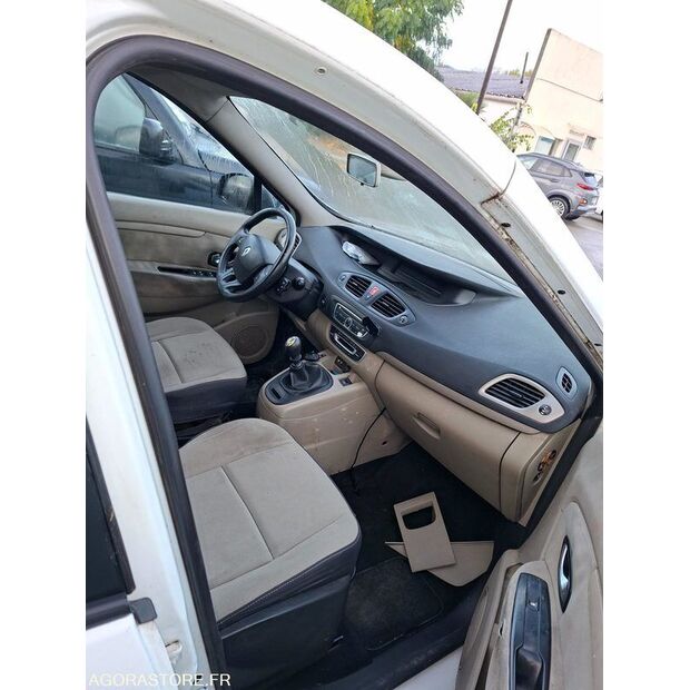 2010 Renault Megane-43182645