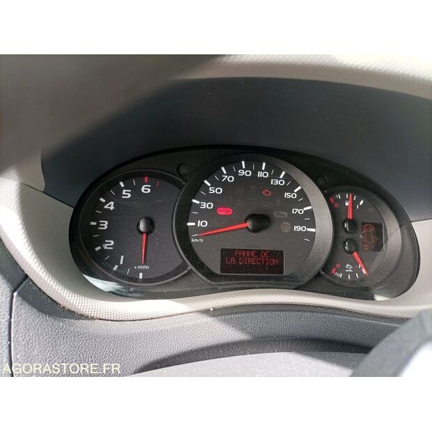 2016 رينو Master-43182968