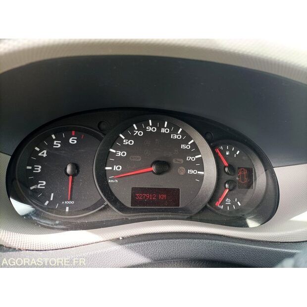 2016 رينو Master-43182969