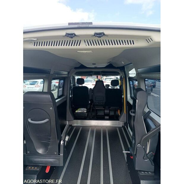 2016 رينو Master-43182972