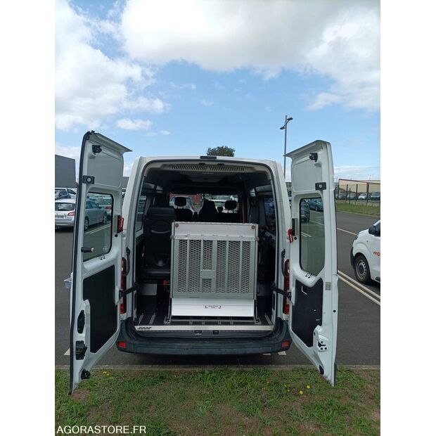 2016 رينو Master-43182973