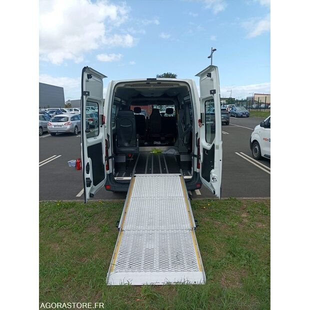 2016 رينو Master-43182974