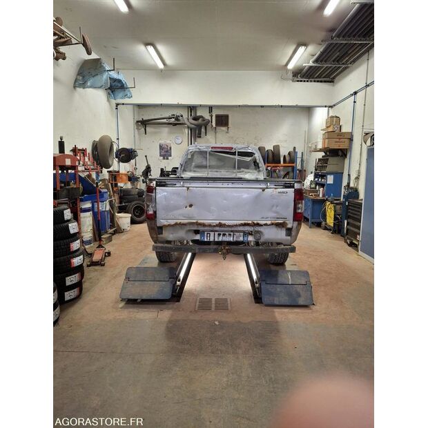 2011 Isuzu D-MAX-43183190