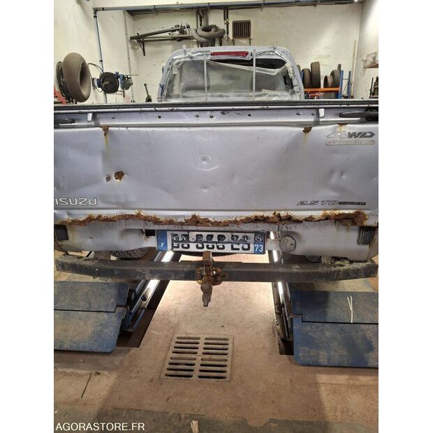 2011 Isuzu D-MAX-43183191