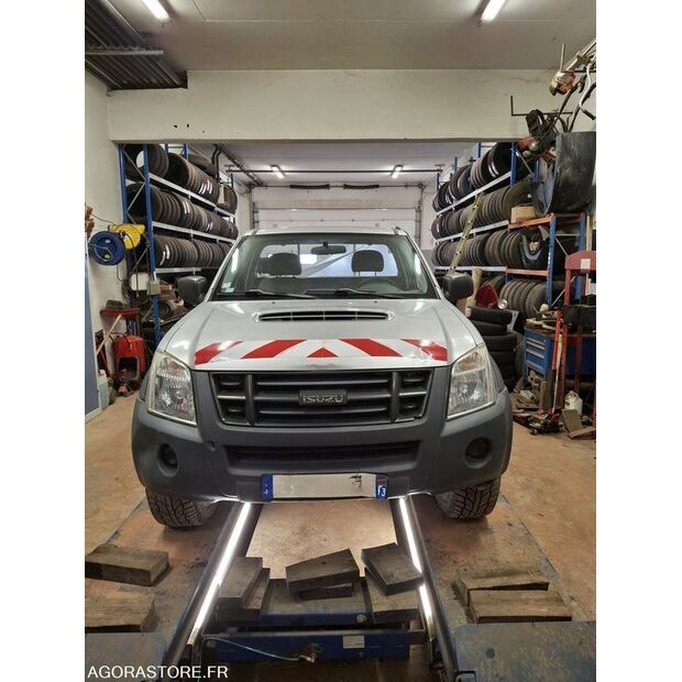 2011 Isuzu D-MAX-43183196