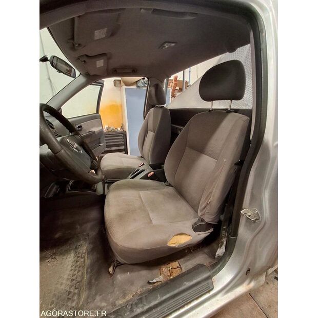 2011 Isuzu D-MAX-43183206