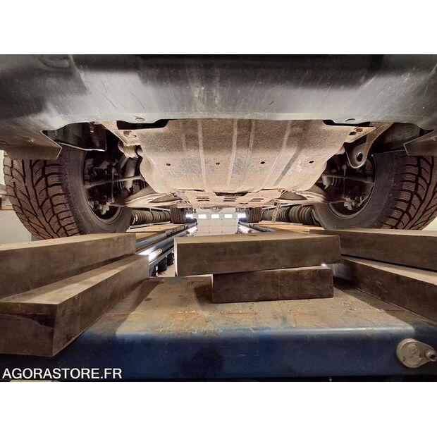 2011 Isuzu D-MAX-43183227