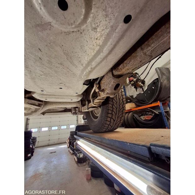 2011 Isuzu D-MAX-43183236