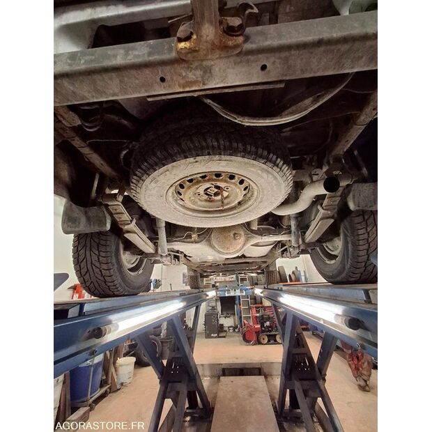 2011 Isuzu D-MAX-43183239