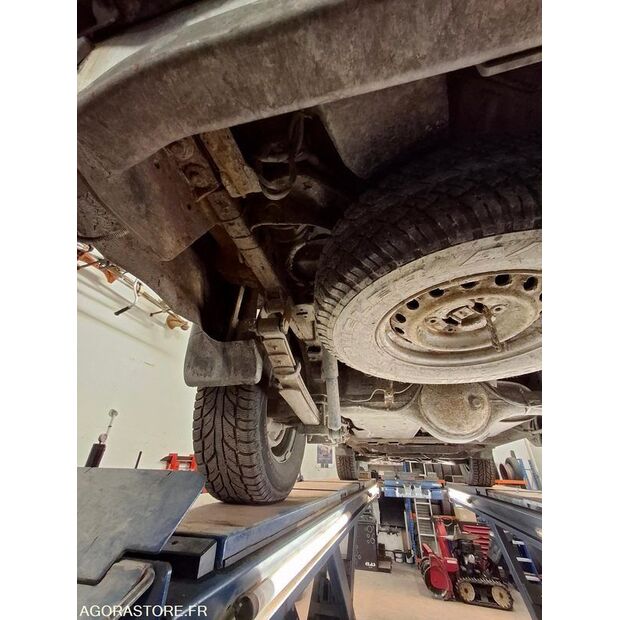 2011 Isuzu D-MAX-43183240